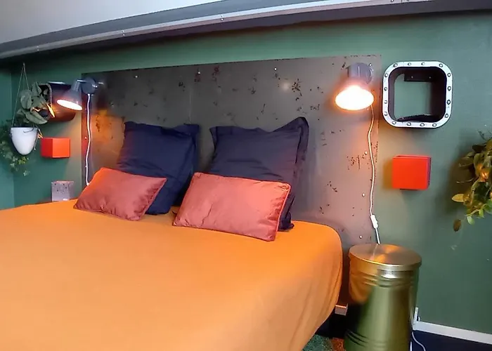 L'usine A Reves Bed and Breakfast 3*